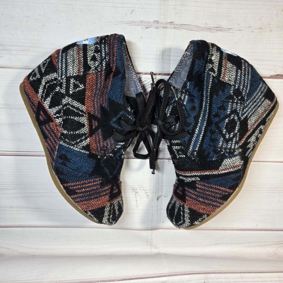 TOMS Desert Wedge Booties Aztec Print Lace Up Ankle Boots -‎ Womens Size 5 - Picture 1 of 8